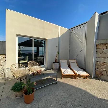Les Pieds Dans L'eau Bed & Breakfast Sète