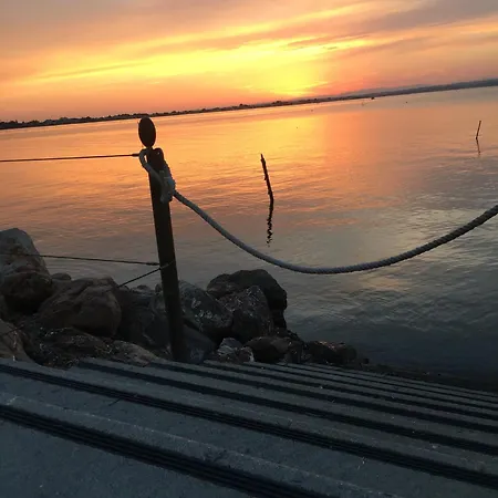 Les Pieds Dans L'eau 4* Sète