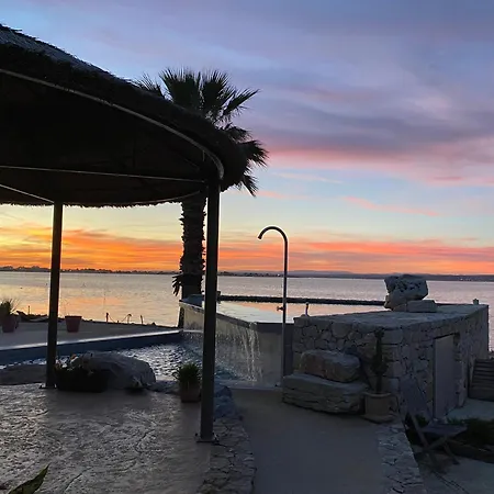 Les Pieds Dans L'eau Oda ve Kahvaltı 4*